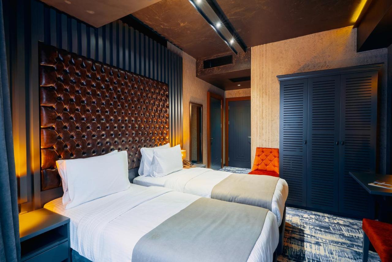 Tapis Rouge Design Boutique Hotel Батуми Екстериор снимка A room at the hotel