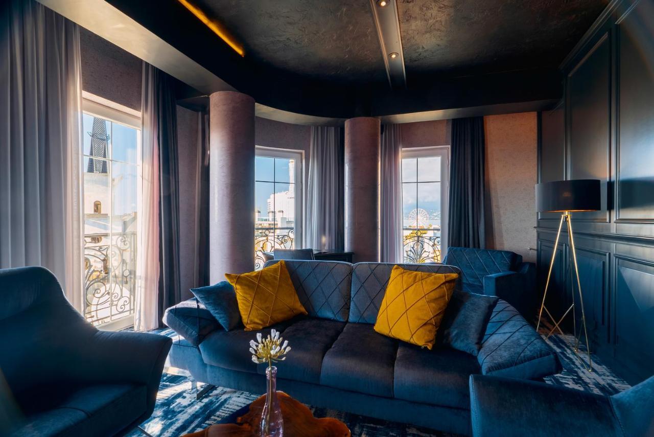 Tapis Rouge Design Boutique Hotel Батуми Екстериор снимка The Library at The Ivy Collection