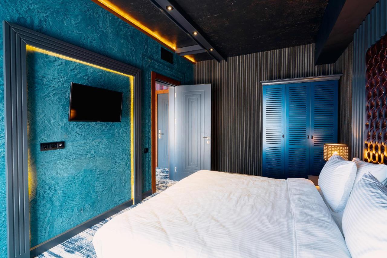 Tapis Rouge Design Boutique Hotel Батуми Екстериор снимка A room at the hotel