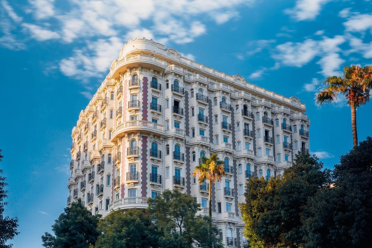 Tapis Rouge Design Boutique Hotel Батуми Екстериор снимка The Beverly Hills Hotel