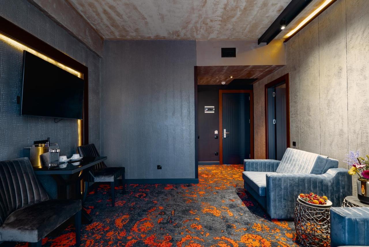 Tapis Rouge Design Boutique Hotel Батуми Екстериор снимка A room at the hotel
