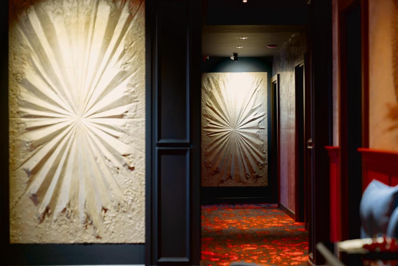 Tapis Rouge Design Boutique Hotel Батуми Екстериор снимка Artwork by Michael O'Reilly