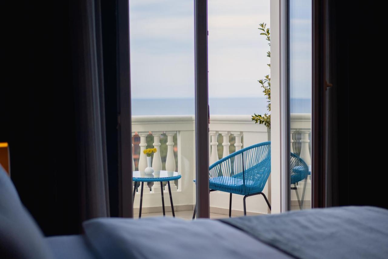 Tapis Rouge Design Boutique Hotel Батуми Екстериор снимка A room at the hotel