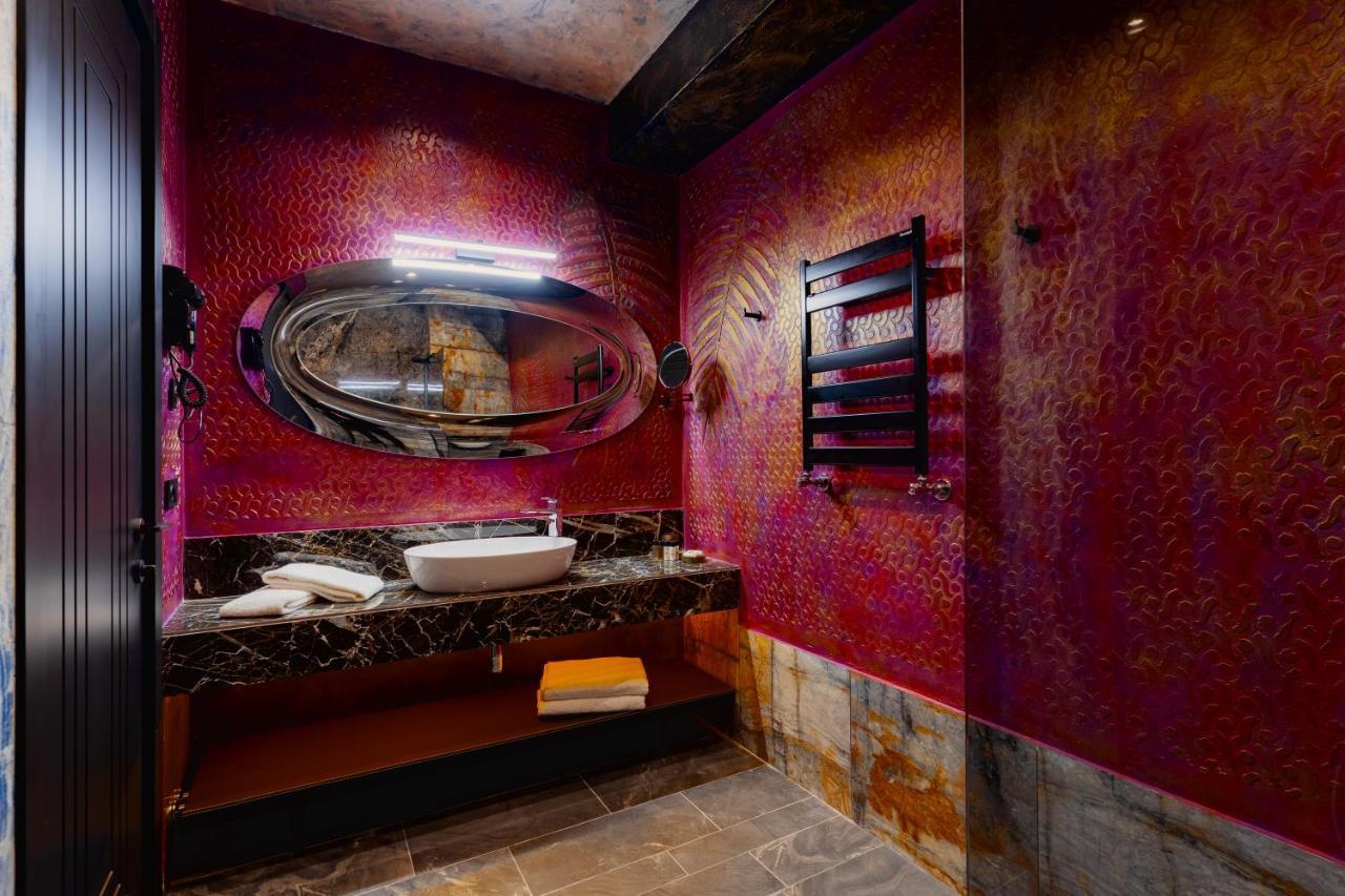 Tapis Rouge Design Boutique Hotel Батуми Екстериор снимка Bathroom