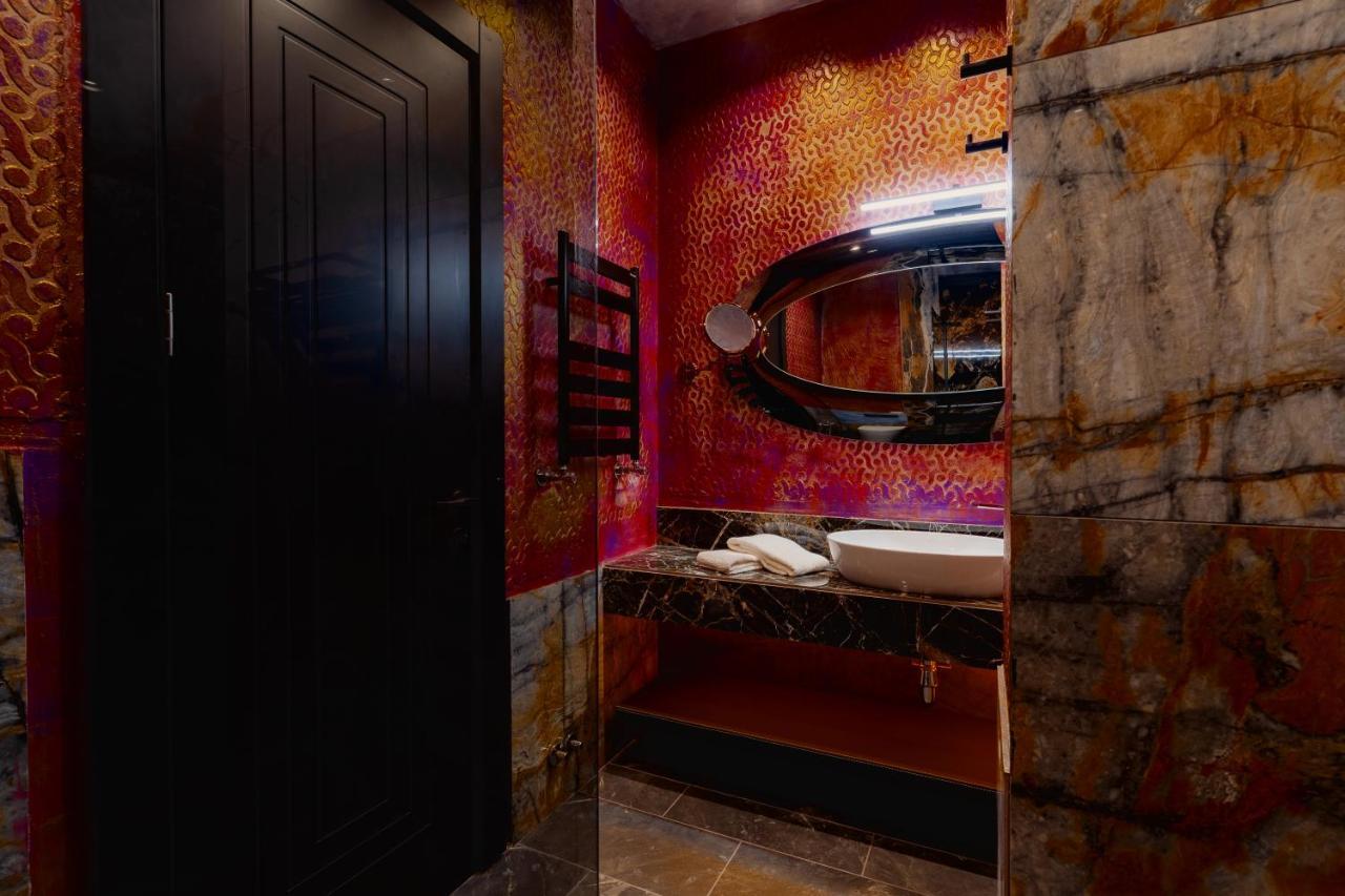Tapis Rouge Design Boutique Hotel Батуми Екстериор снимка Bathroom