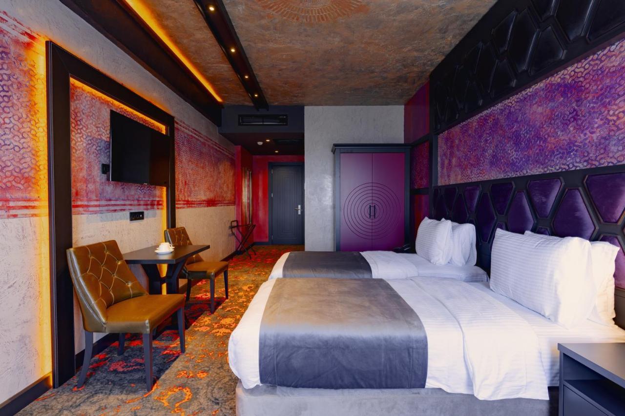 Tapis Rouge Design Boutique Hotel Батуми Екстериор снимка A room at the hotel