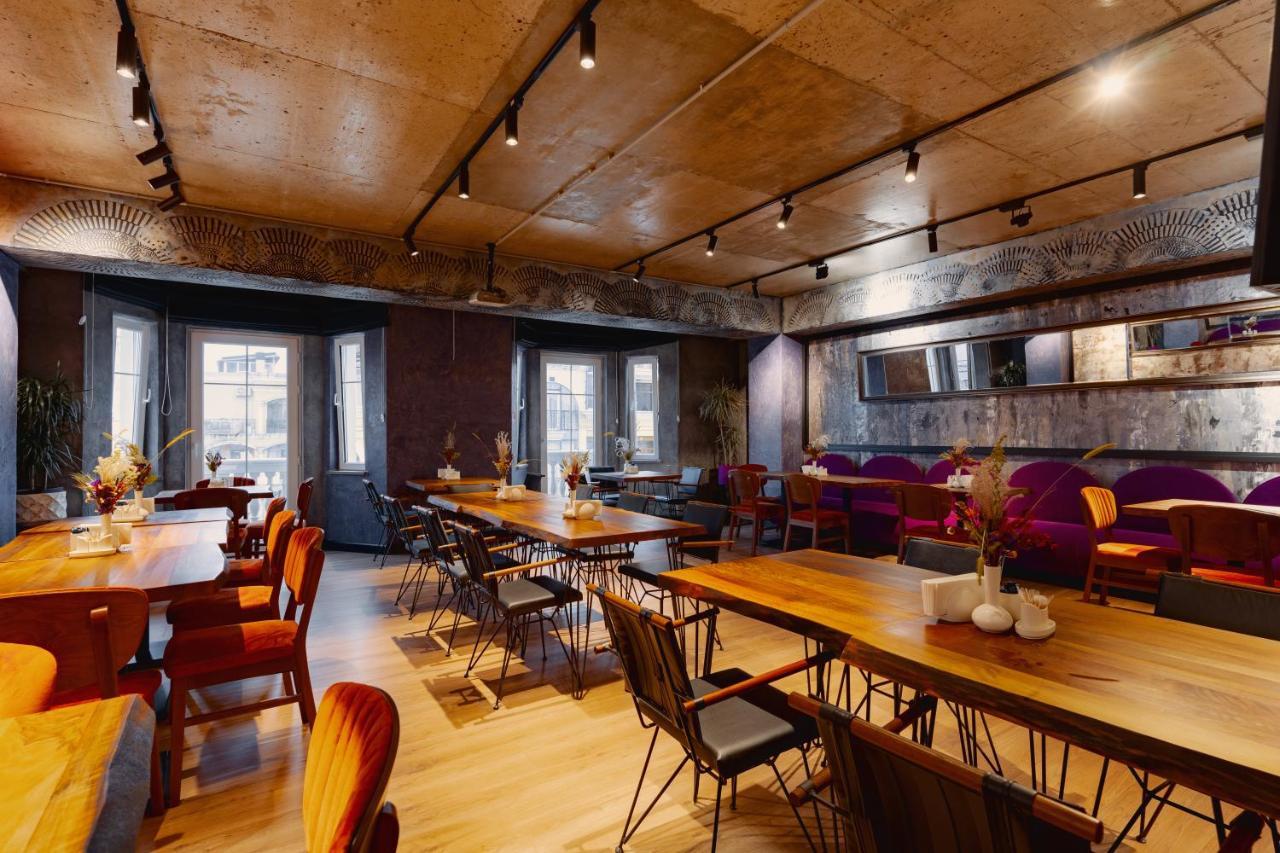 Tapis Rouge Design Boutique Hotel Батуми Екстериор снимка The interior of the restaurant
