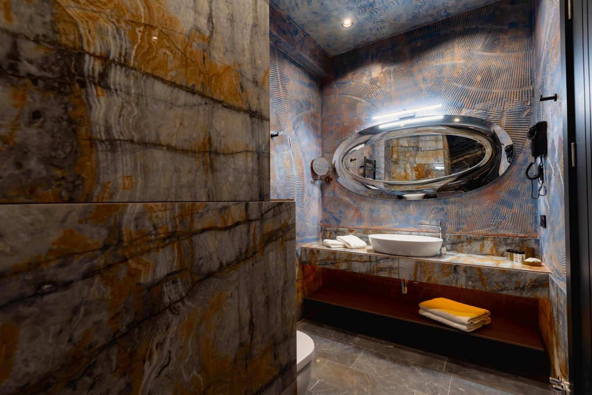 Tapis Rouge Design Boutique Hotel Батуми Екстериор снимка Bathroom