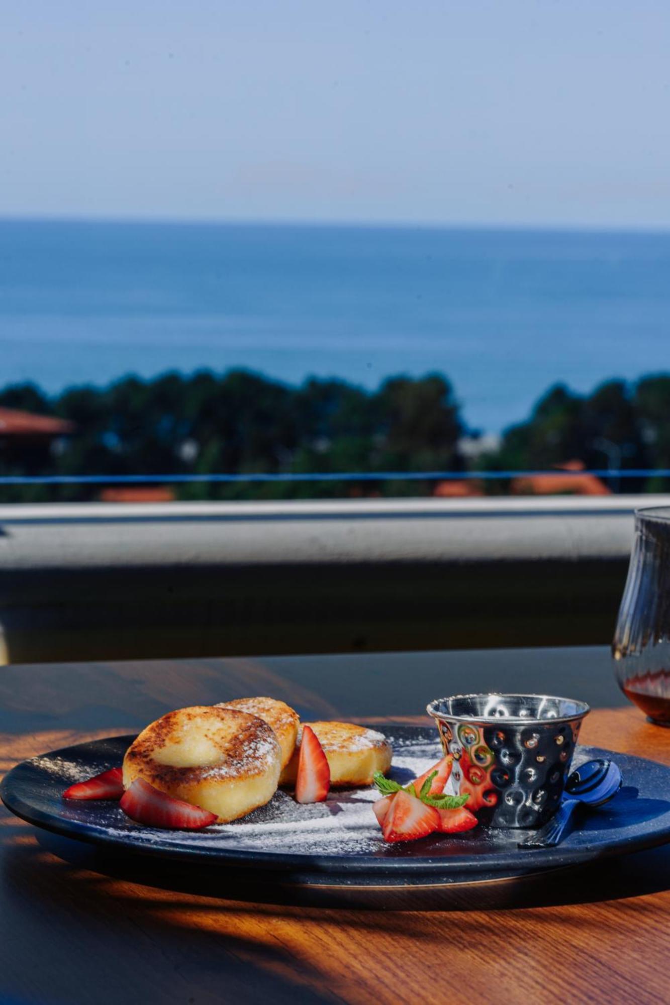 Tapis Rouge Design Boutique Hotel Батуми Екстериор снимка A view of the track from the restaurant