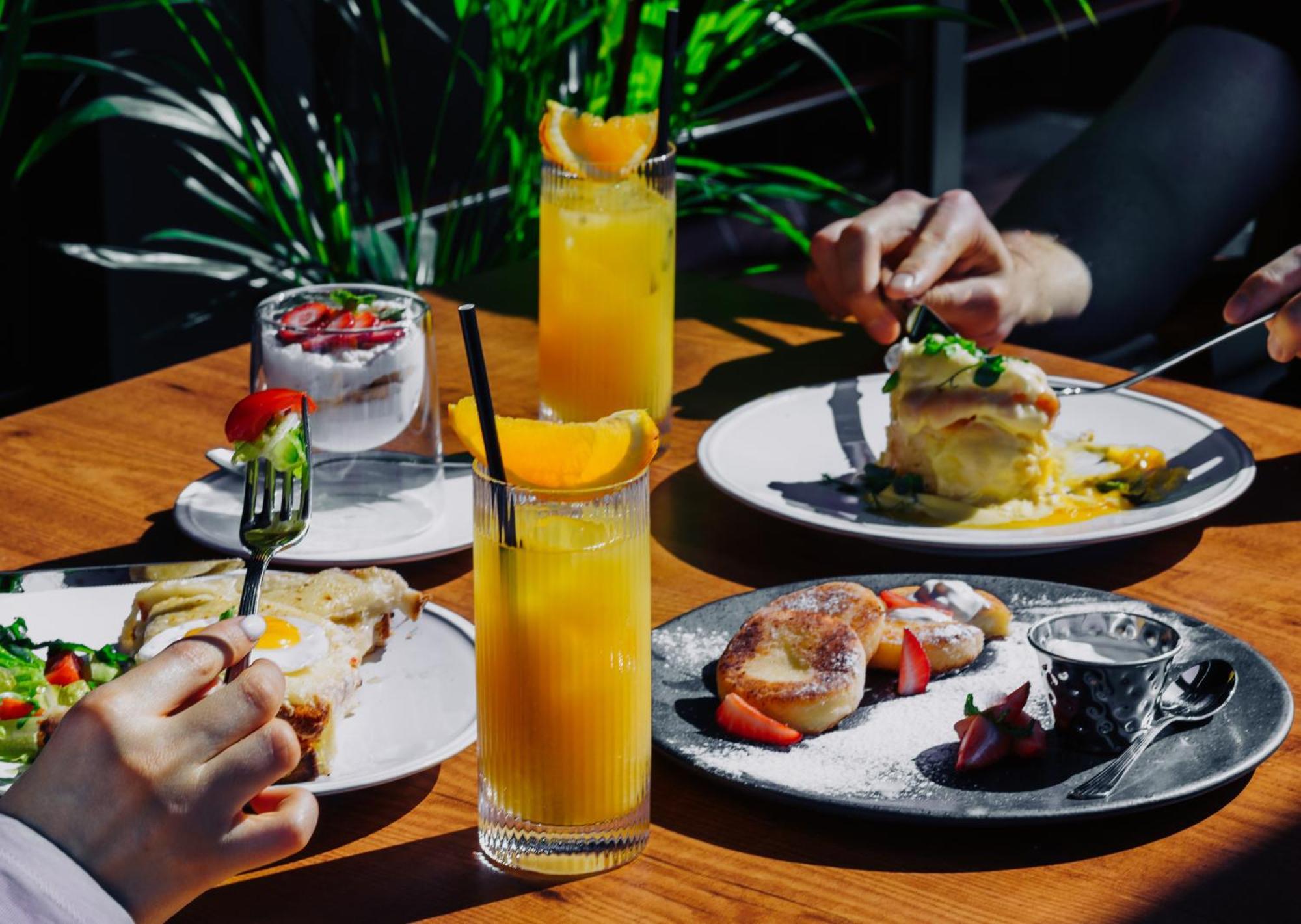 Tapis Rouge Design Boutique Hotel Батуми Екстериор снимка A meal at a restaurant
